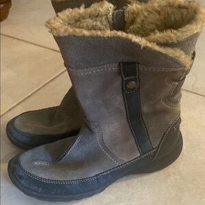 Clarks Gray Winter Boots with Fur Lining and Rubber Sole